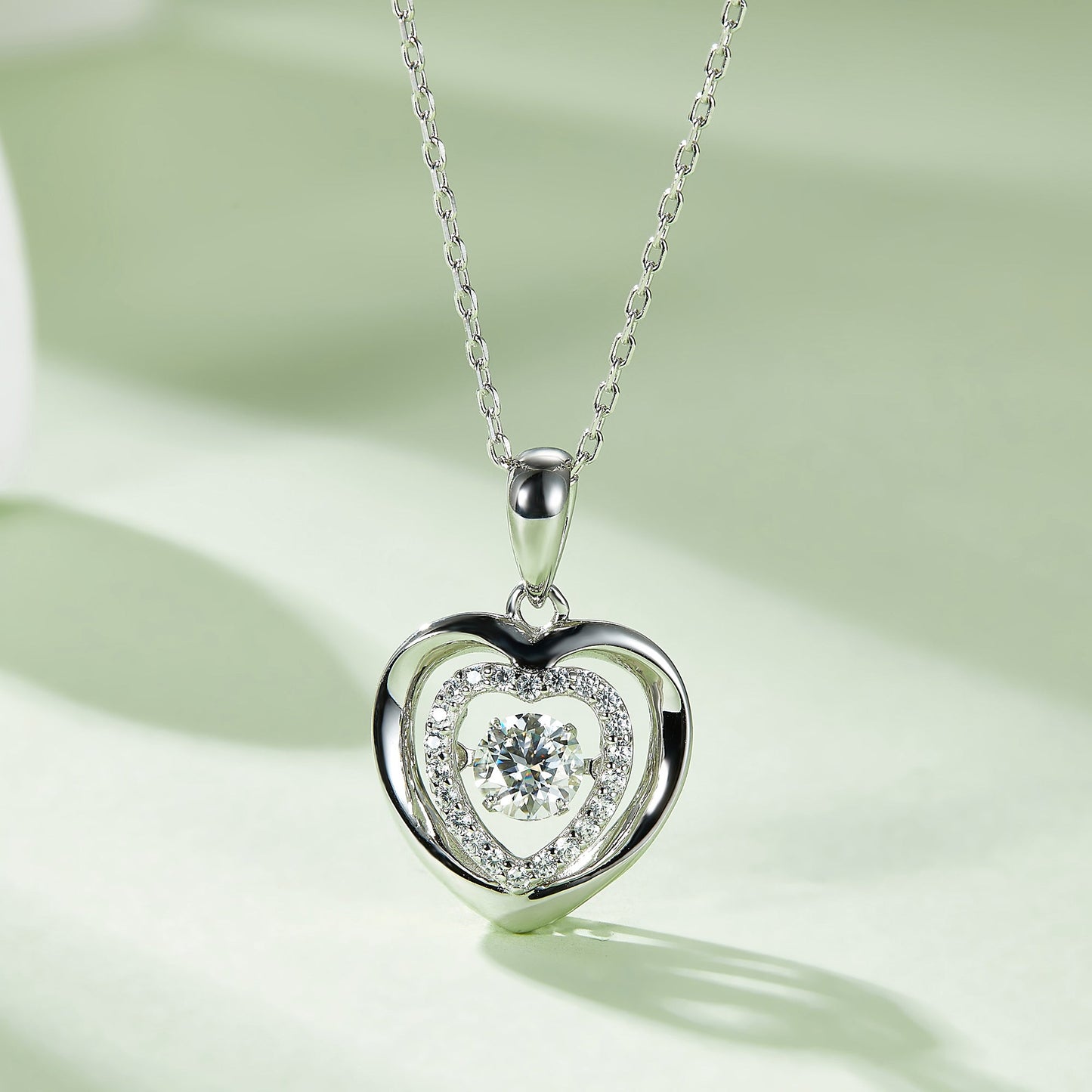 Movable Moissanite Pendant: Twist for Brilliance