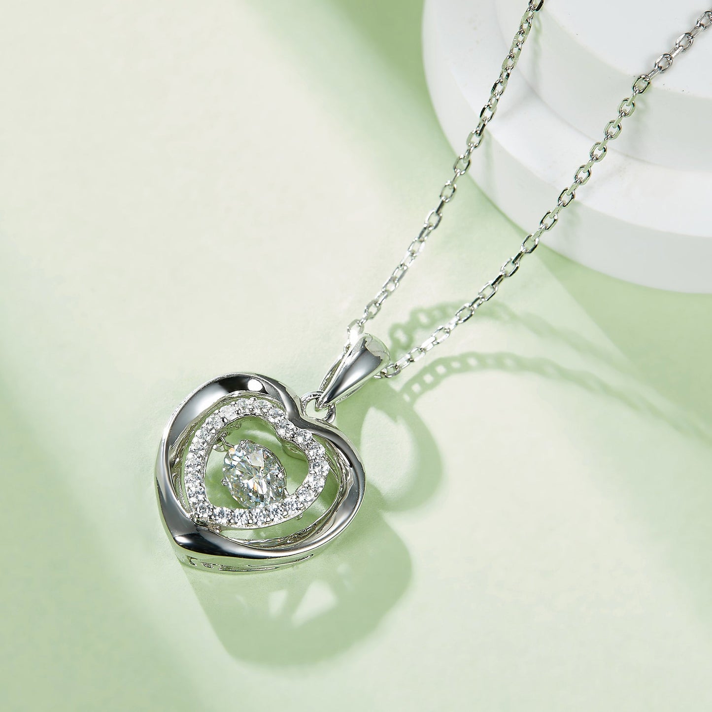 Movable Moissanite Pendant: Twist for Brilliance