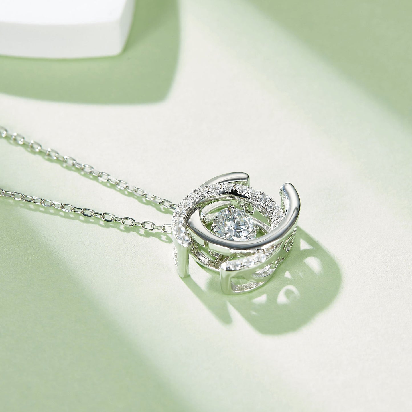 Moissanite Spin: Dynamic Diamond Dance
