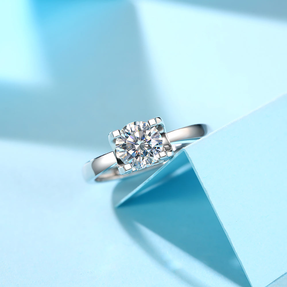 Women's Classic 1ct 6.5MM Moissanite Engagement Ring in S925 Silver