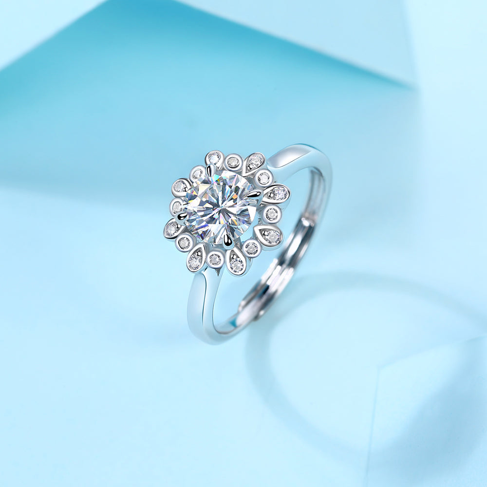 Women's Sterling silver 1ct 6.5MM moissanite engagement ring with radiant beauty