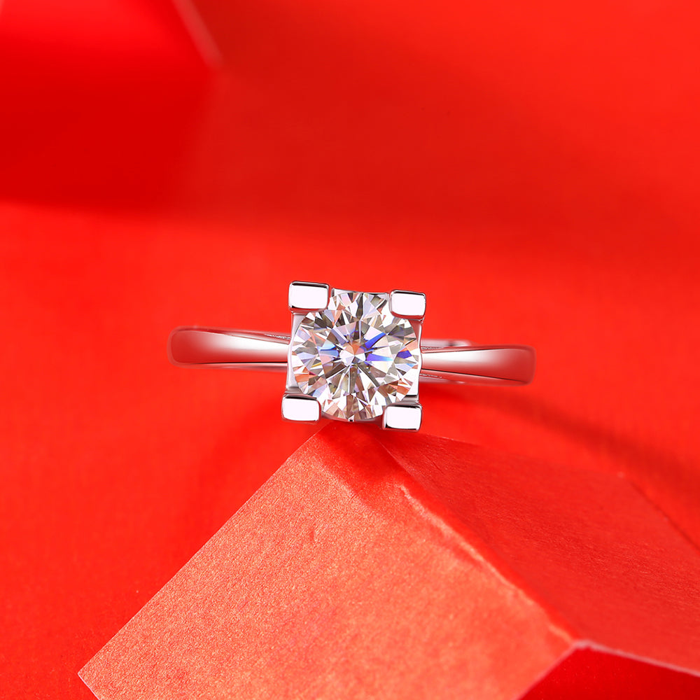Womens Dazzling Silver 1ct Moissanite Anniversary Ring