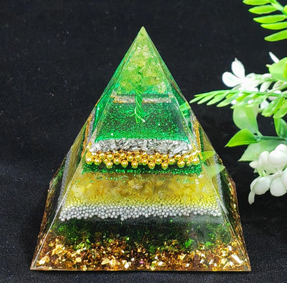 Crystal Pyramid(8CM)