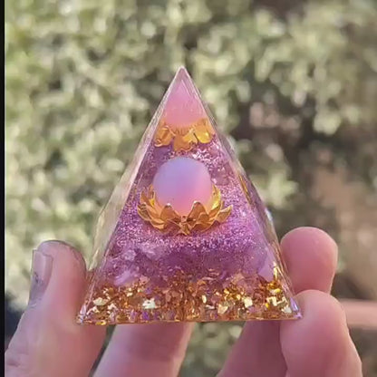 Crystal Pyramid Crushed Stone Drip Resin Home Office Desktop Ornament Crafts-6CM
