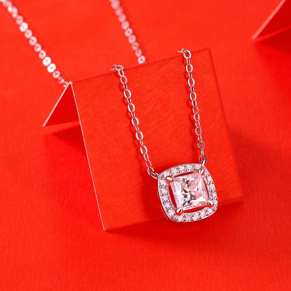 Elegant and timeless jewelry: 1ct Round Cut Moissanite Necklace with S925 Silver Chain