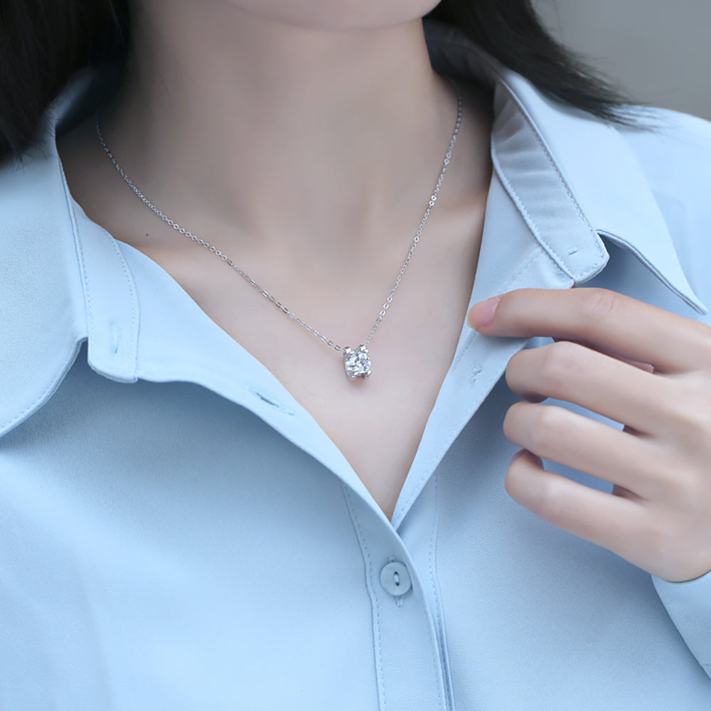 Graceful and glitzy 6.5mm Moissanite Beauty on S925 Chain