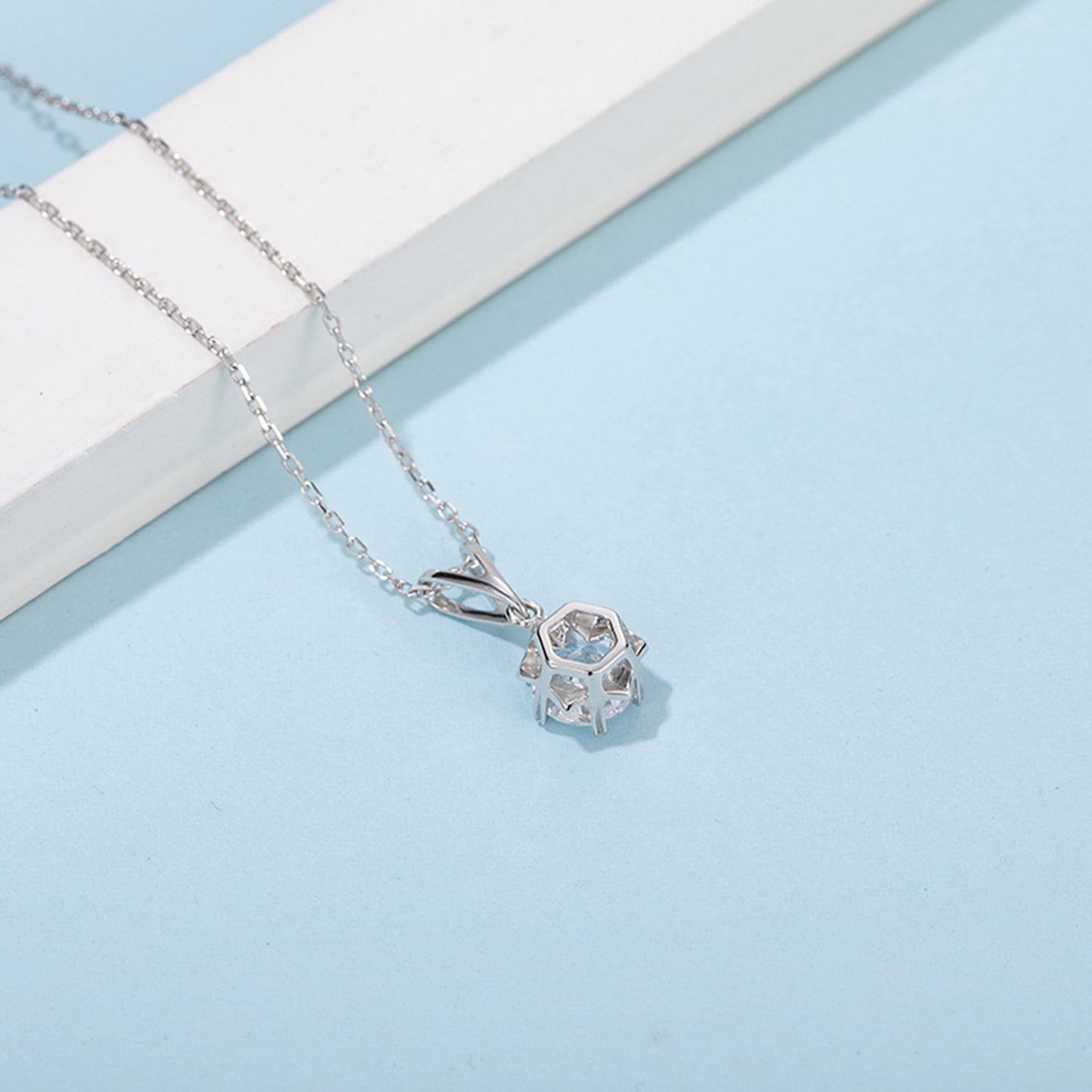 Round Cut Moissanite Necklace in S925 Silver is a stylish sparkler