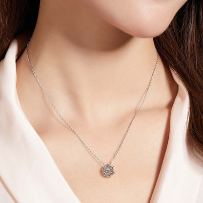 The Spin of Luxury: Motion of a Moissanite Necklace