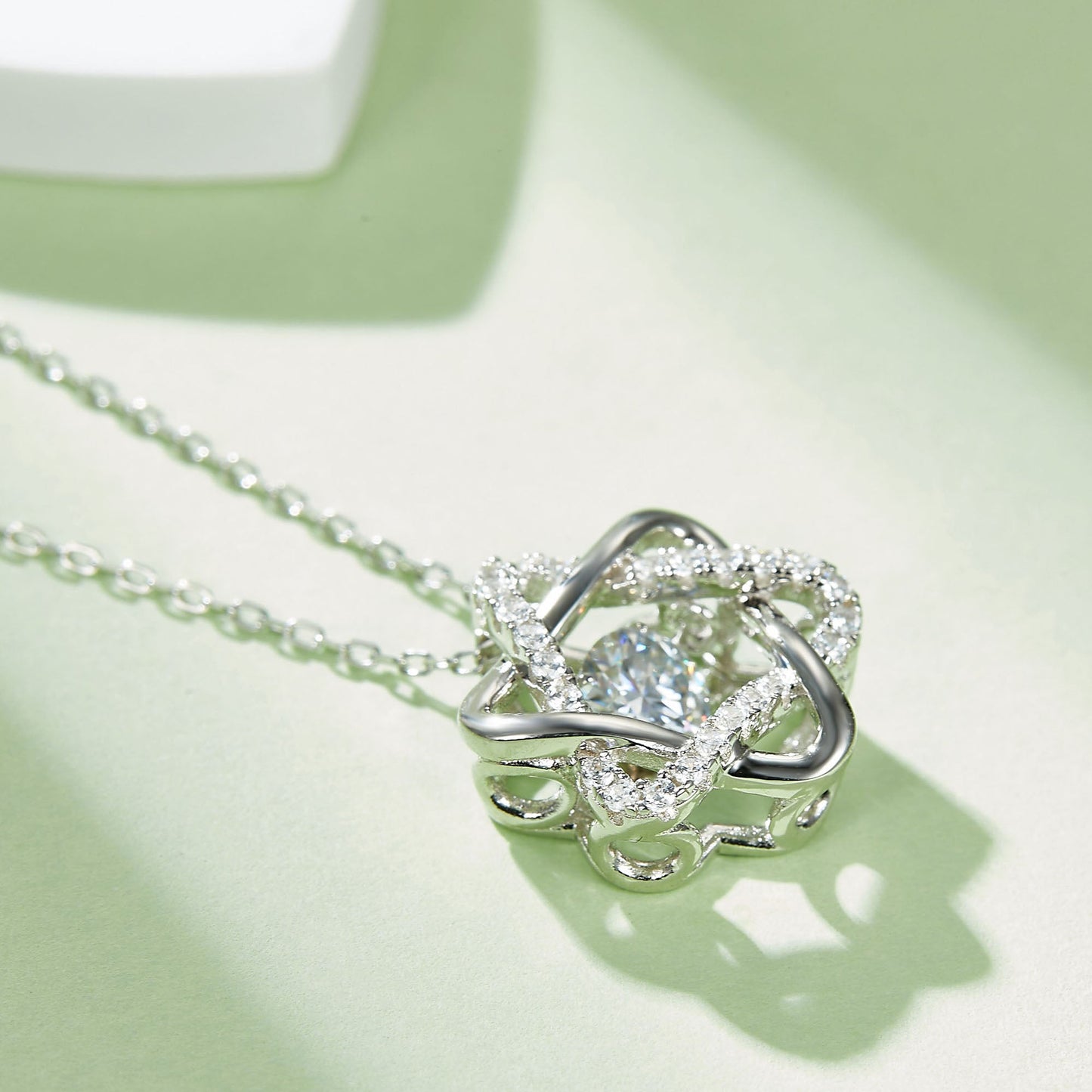 The Spin of Luxury: Motion of a Moissanite Necklace