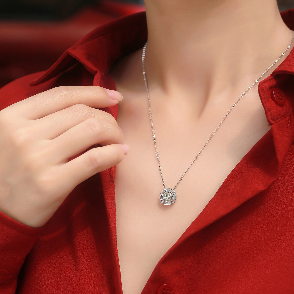 Necklace with 6.5mm Moissanite Solitaire in S925 Sterling Silver Delight