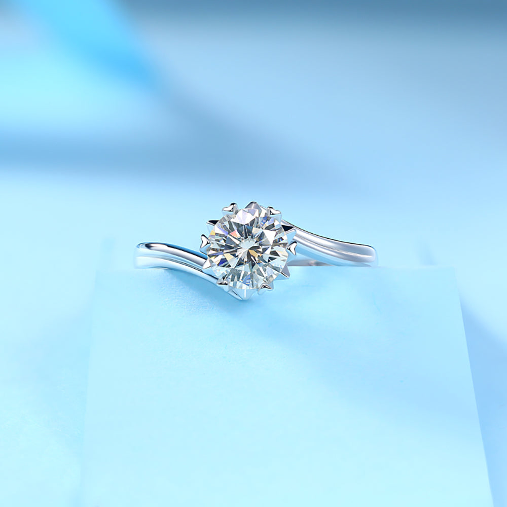 Women's Stunning Simplicity: 1ct 6.5MM Moissanite Solitaire in Sterling Silver