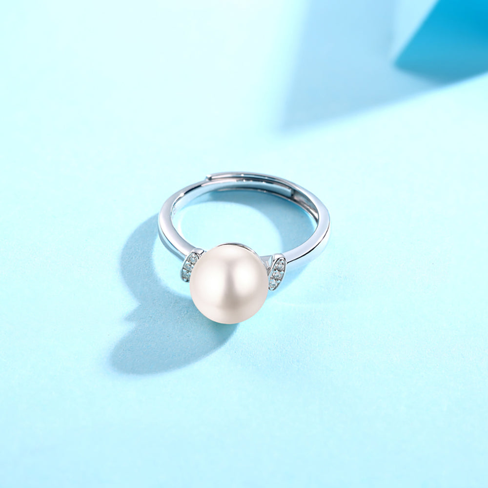 Elegant Pearl Ring in S925 Silver: Your Classic Accessory